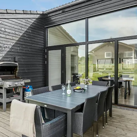4 Bedroom Cozy In Haderslev
