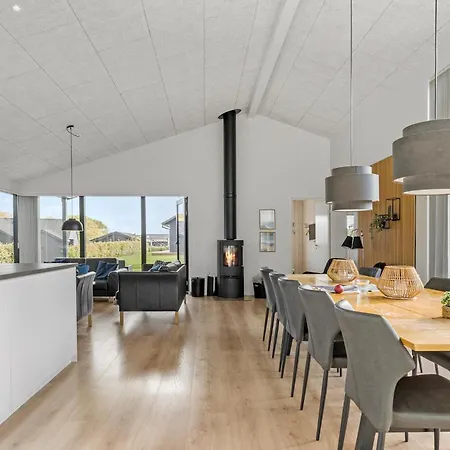 4 Bedroom Cozy In Haderslev