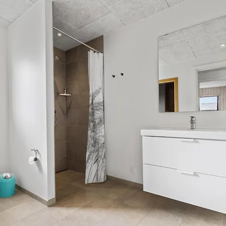 4 Bedroom Cozy In Casa vacanze