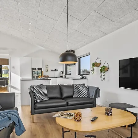 4 Bedroom Cozy In Prázdninový dům Haderslev