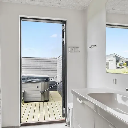 4 Bedroom Cozy In Haderslev