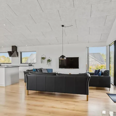 4 Bedroom Cozy In Casa vacanze