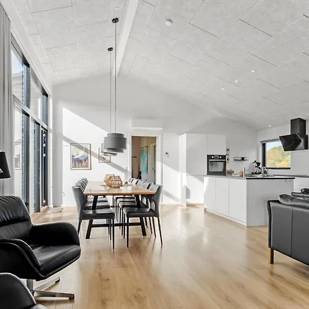 Prázdninový dům 4 Bedroom Cozy In